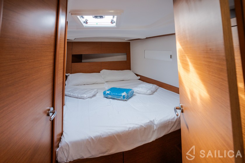 Sun Odyssey 410 - Yacht Charter Sailica