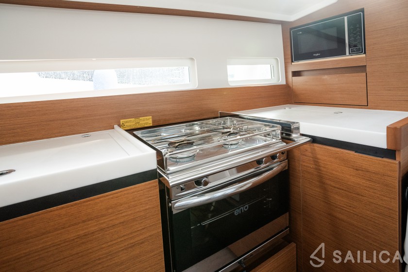 Sun Odyssey 410 - Yacht Charter Sailica