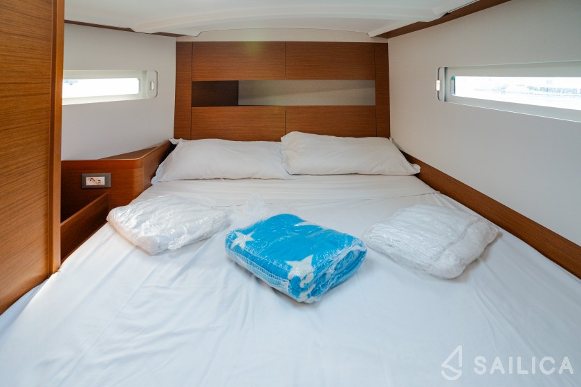 Sun Odyssey 410 - Yacht Charter Sailica