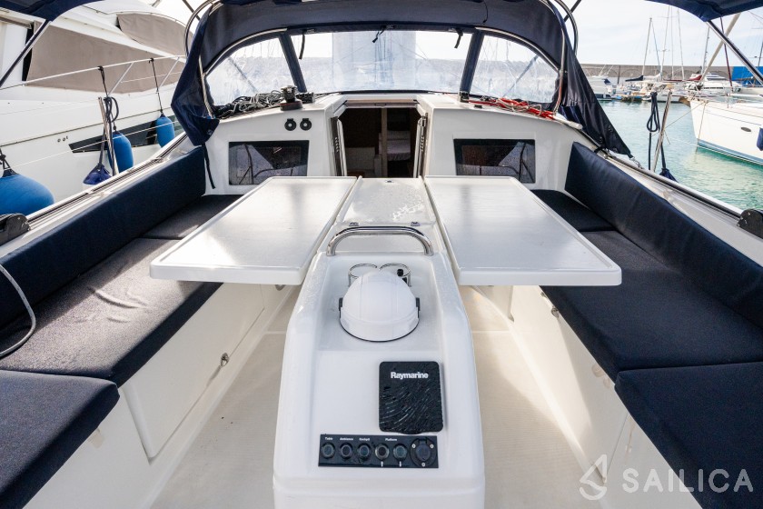 Sun Odyssey 410 - Yacht Charter Sailica
