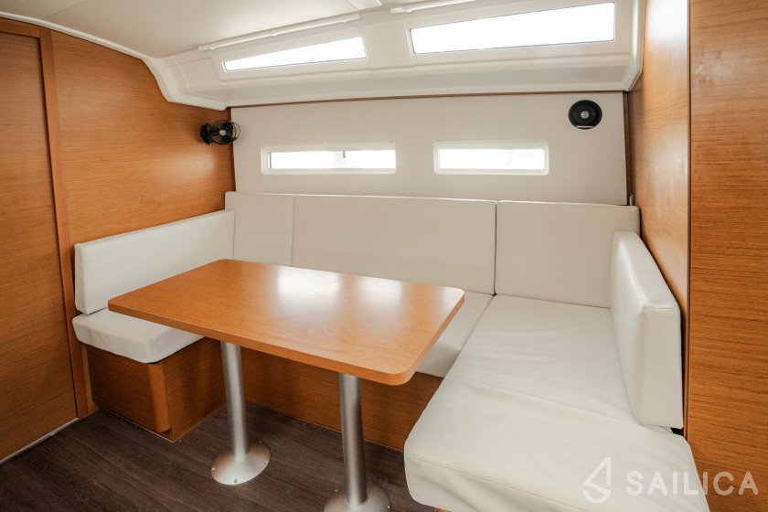 Sun Odyssey 410 - Yacht Charter Sailica