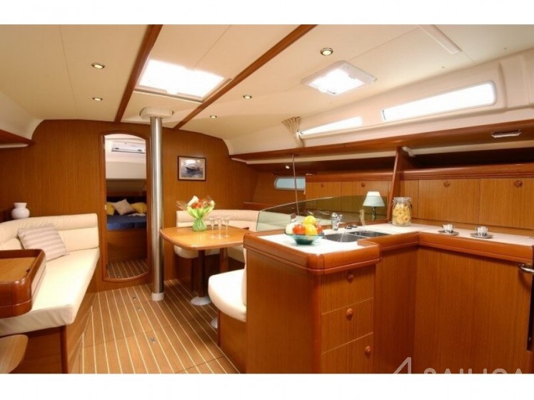 Sun Odyssey 42i - Yacht Charter Sailica