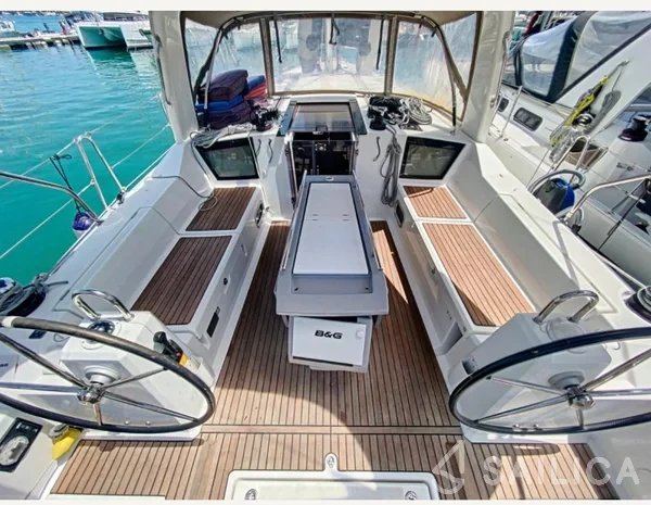 Oceanis 41.1 - Yacht Charter Sailica