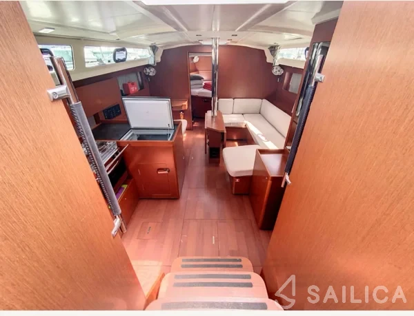 Oceanis 41.1 - Yacht Charter Sailica