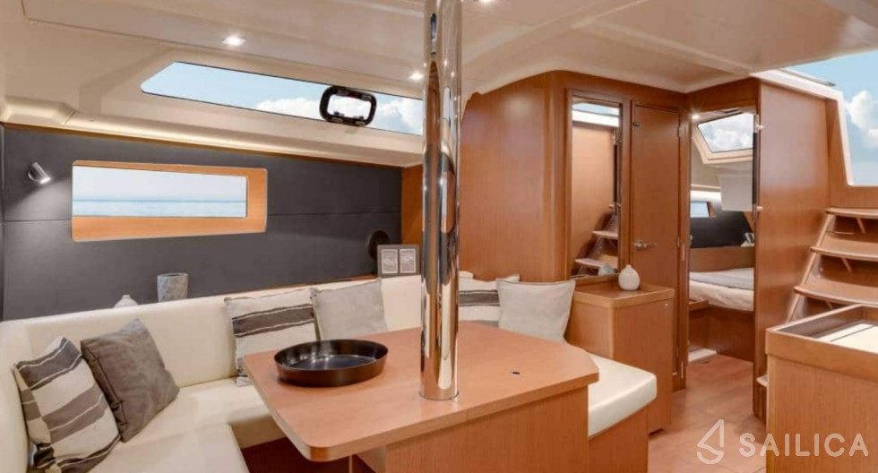 Oceanis 41.1 - Yacht Charter Sailica