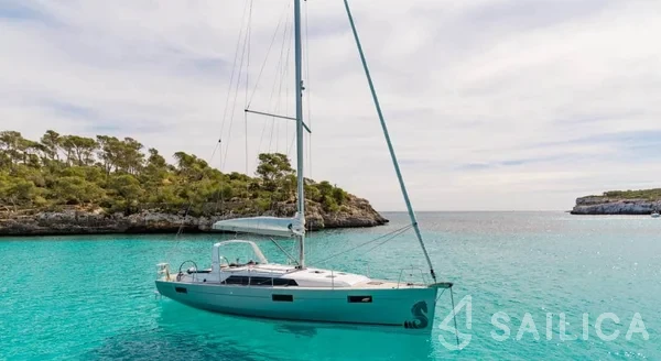 Oceanis 41.1 - Yacht Charter Sailica