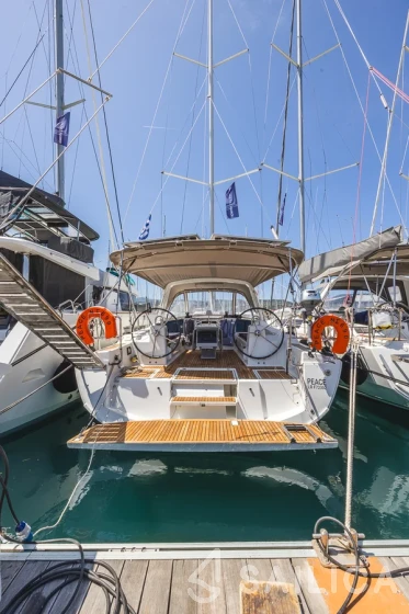 Oceanis 41.1 - Yacht Charter Sailica