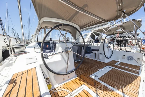Oceanis 41.1 - Yacht Charter Sailica