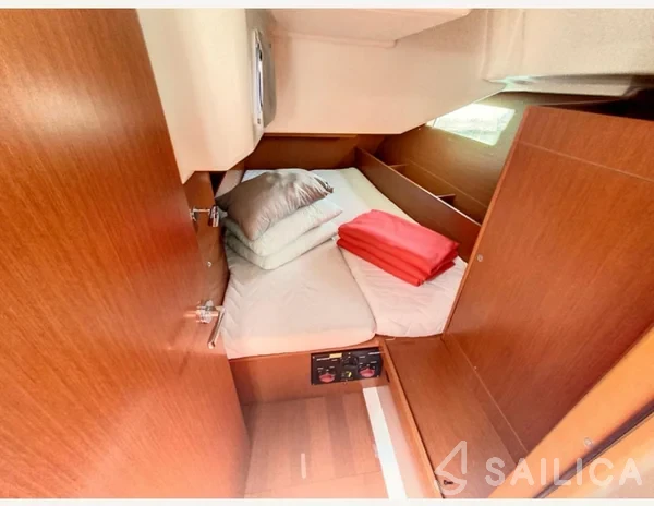 Oceanis 41.1 - Yacht Charter Sailica
