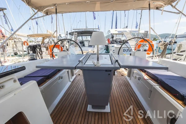 Oceanis 41.1 - Yacht Charter Sailica
