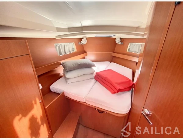 Oceanis 41.1 - Yacht Charter Sailica