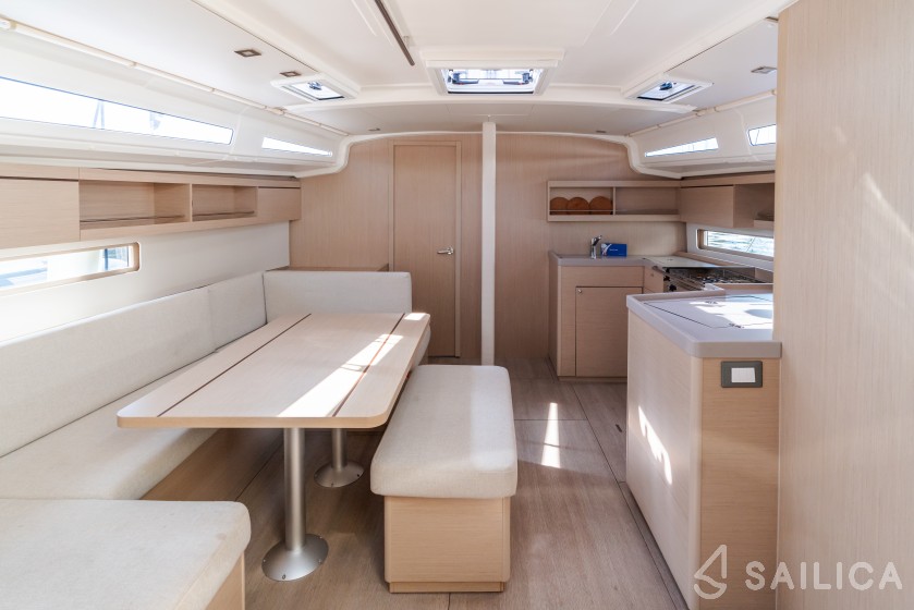 Oceanis 40.1 - Yacht Charter Sailica