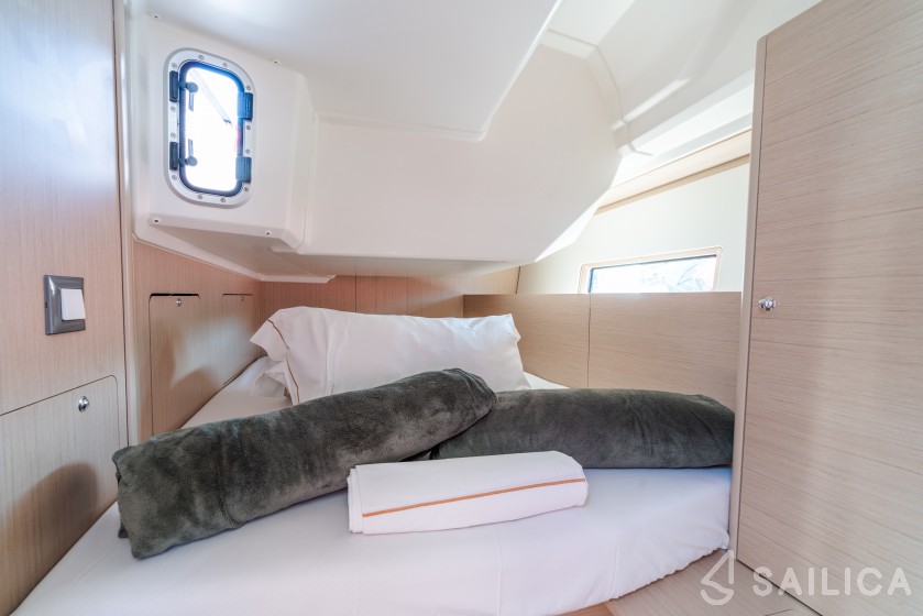 Oceanis 40.1 - Yacht Charter Sailica