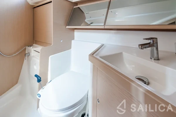 Oceanis 40.1 - Yacht Charter Sailica