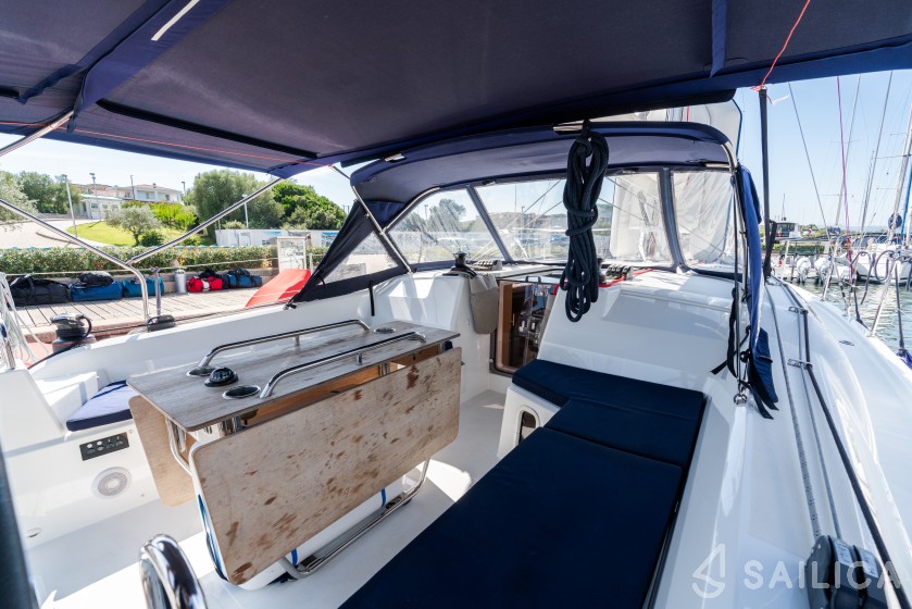 Oceanis 40.1 - Yacht Charter Sailica