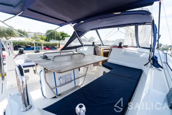 Oceanis 40.1 - Yacht Charter Sailica