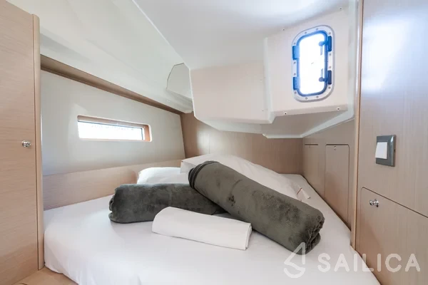 Oceanis 40.1 - Yacht Charter Sailica