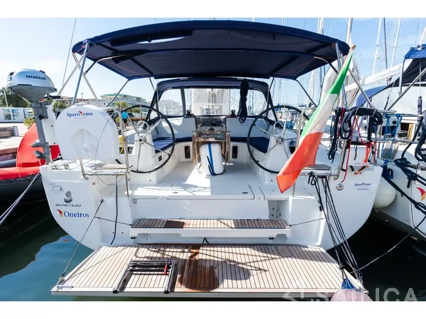 Oceanis 40.1 - Yacht Charter Sailica