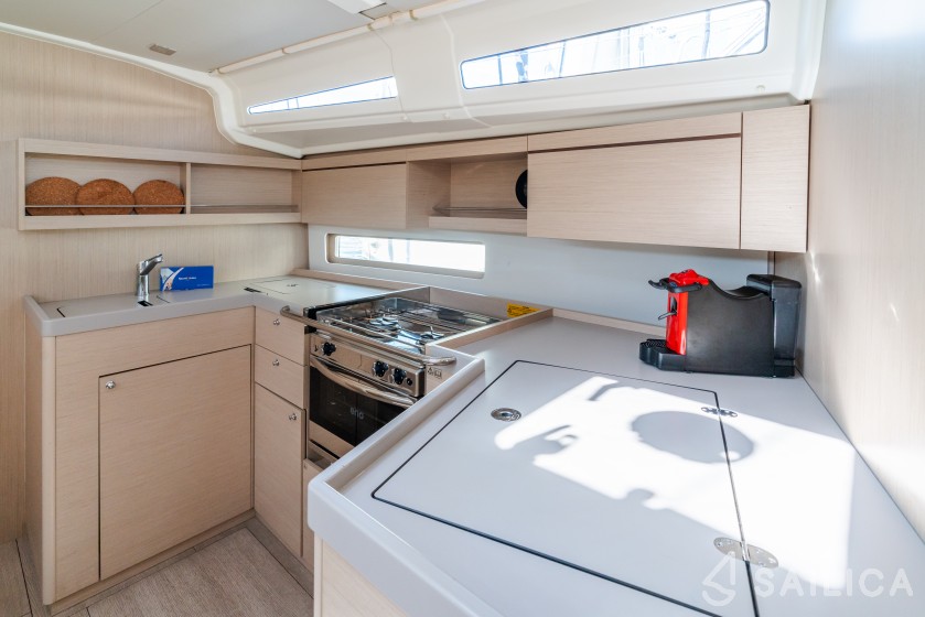 Oceanis 40.1 - Yacht Charter Sailica