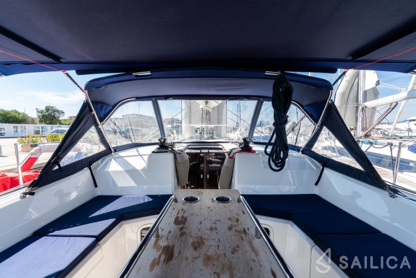 Oceanis 40.1 - Yacht Charter Sailica
