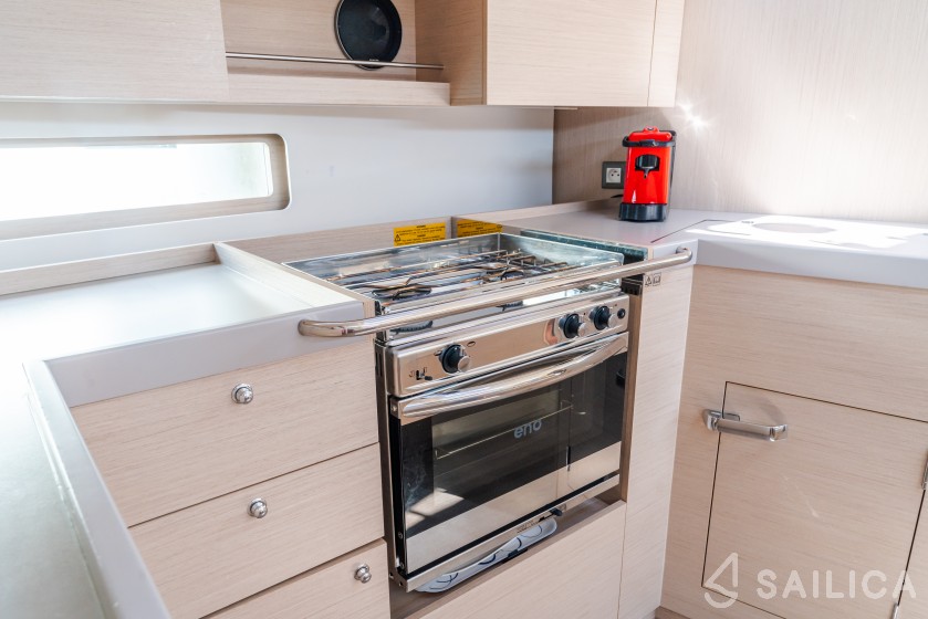 Oceanis 40.1 - Yacht Charter Sailica