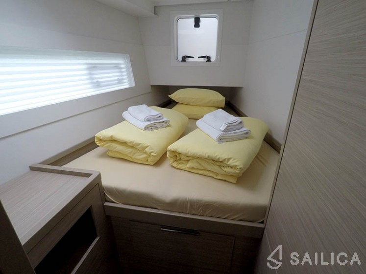 Lagoon 40 - Yacht Charter Sailica