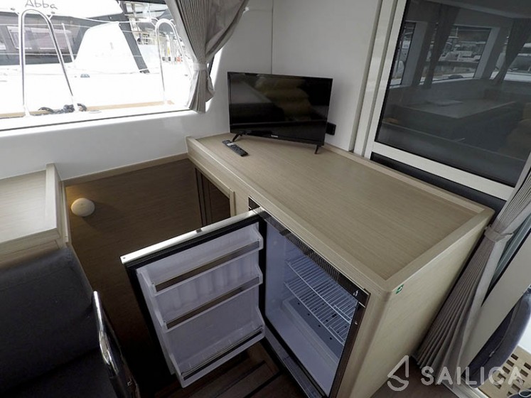 Lagoon 40 - Yacht Charter Sailica