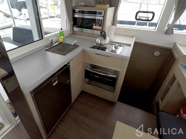 Lagoon 40 - Yacht Charter Sailica