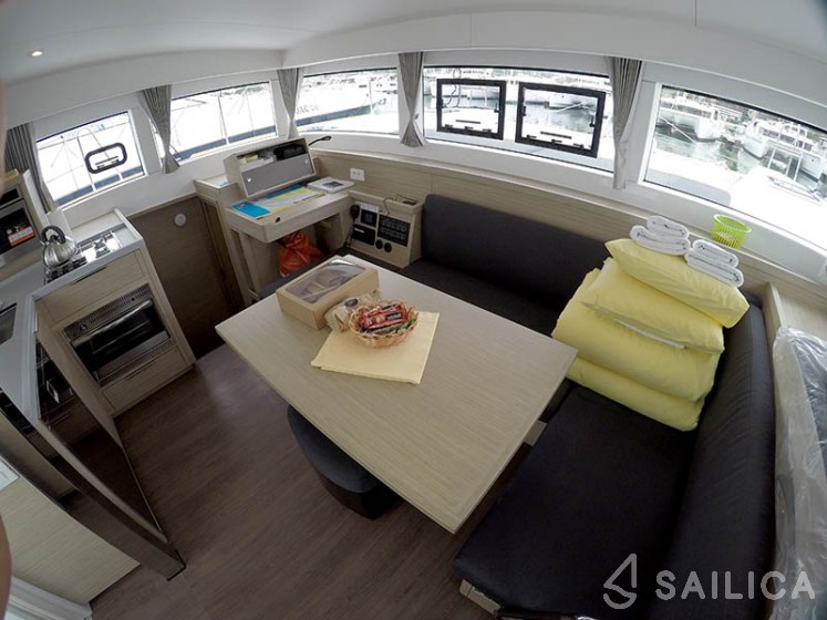 Lagoon 40 - Yacht Charter Sailica