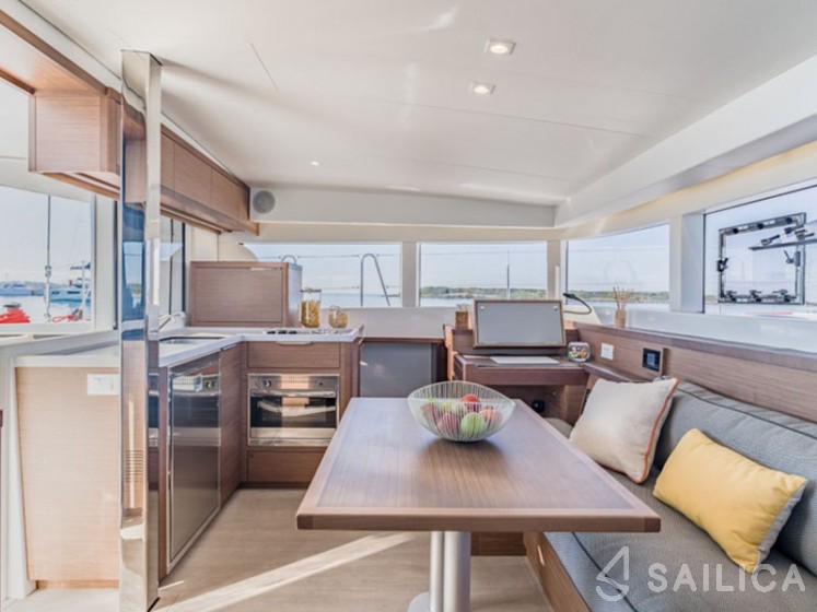 Lagoon 40 - Yacht Charter Sailica