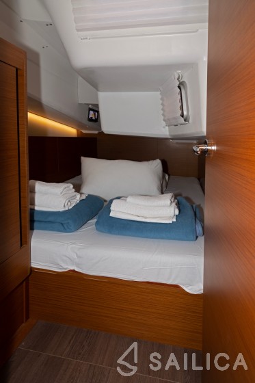 Sun Odyssey 410 - Yacht Charter Sailica