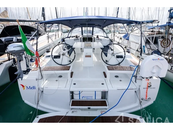 Oceanis 38.1 - Yacht Charter Sailica