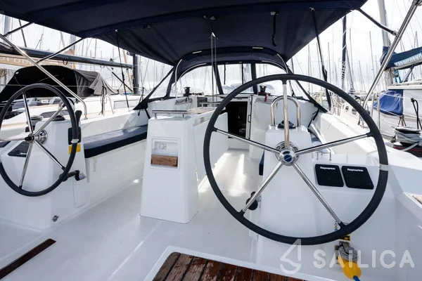 Oceanis 38.1 - Yacht Charter Sailica