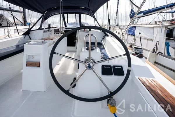 Oceanis 38.1 - Yacht Charter Sailica
