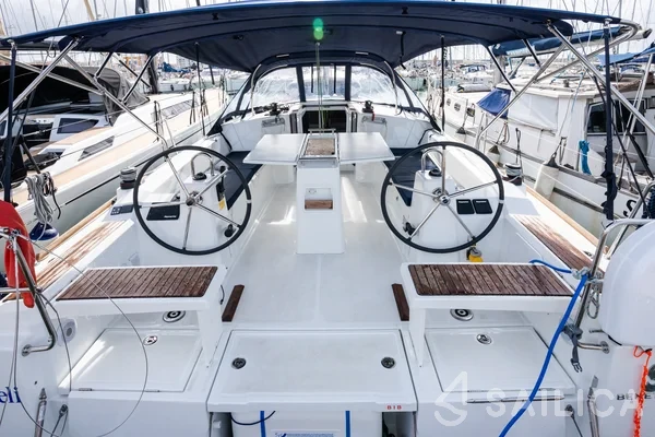 Oceanis 38.1 - Yacht Charter Sailica