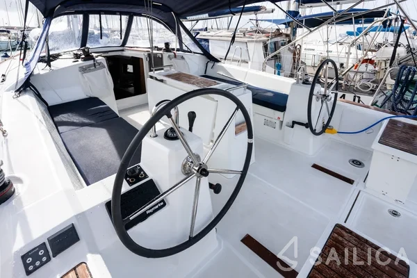Oceanis 38.1 - Yacht Charter Sailica