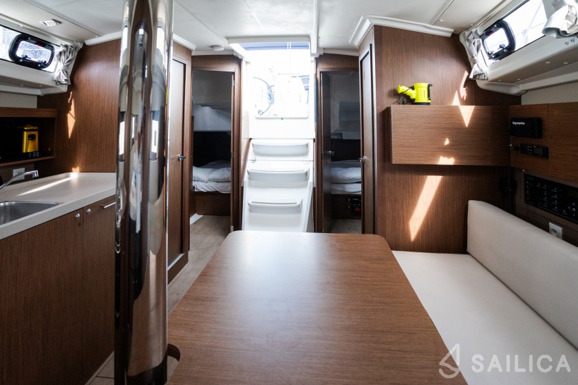 Oceanis 38.1 - Yacht Charter Sailica