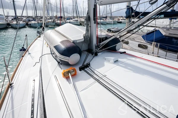 Oceanis 38.1 - Yacht Charter Sailica