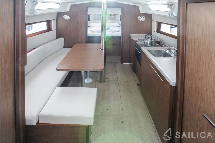 Oceanis 38.1 - Yacht Charter Sailica