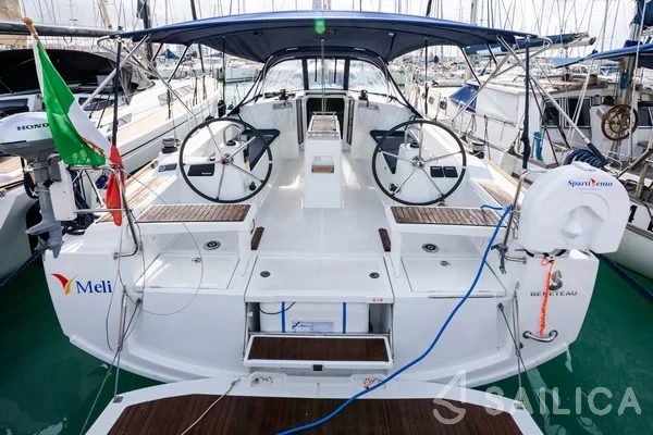 Oceanis 38.1 - Yacht Charter Sailica