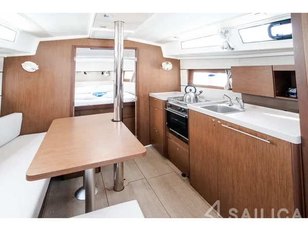 Oceanis 38.1 - Yacht Charter Sailica