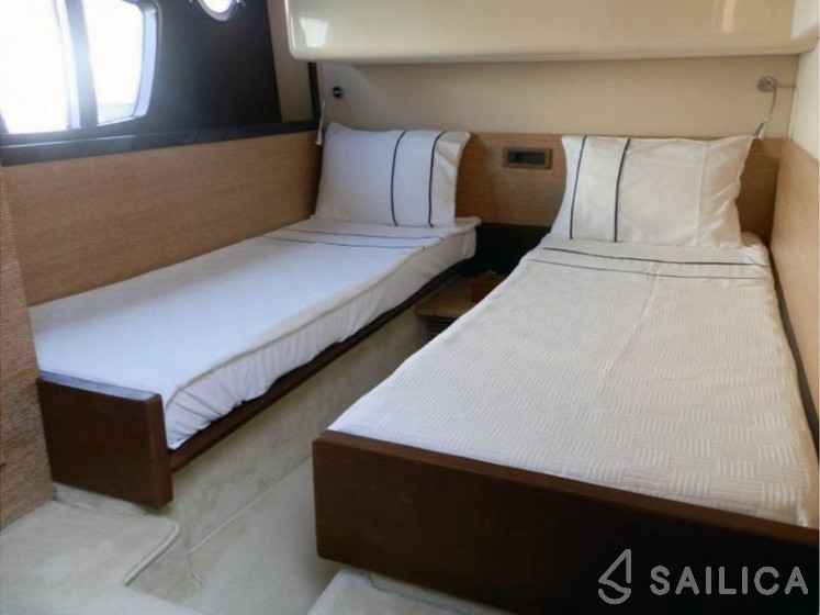 Azimut 47 - Yacht Charter Sailica