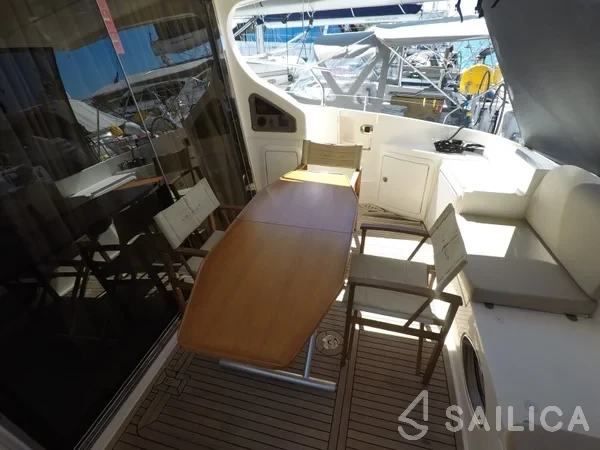 Azimut 47 - Yacht Charter Sailica