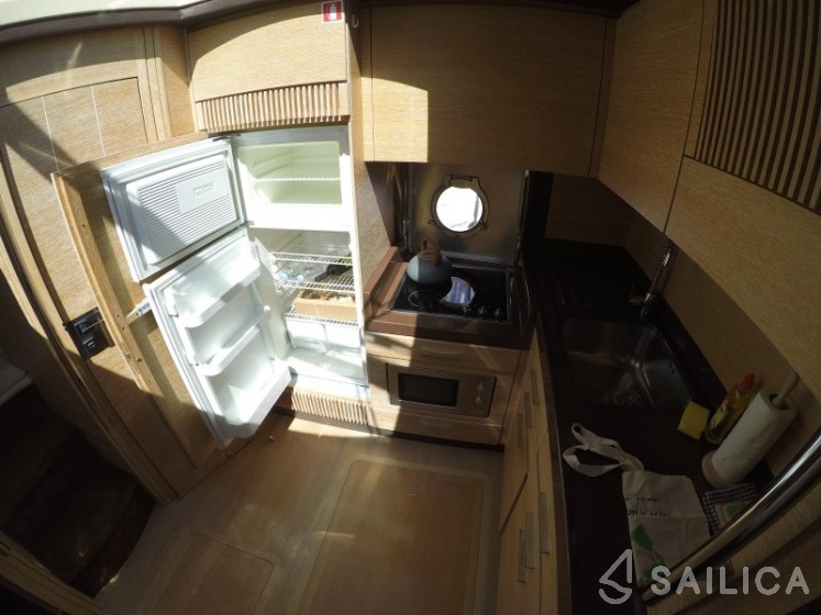 Azimut 47 - Yacht Charter Sailica