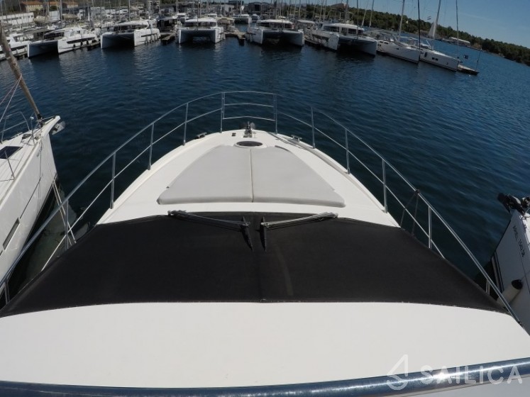 Azimut 47 - Yacht Charter Sailica