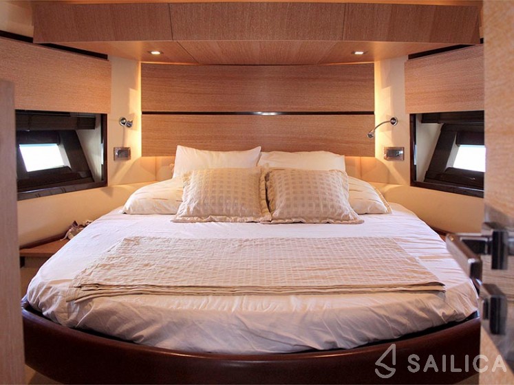 Azimut 47 - Yacht Charter Sailica