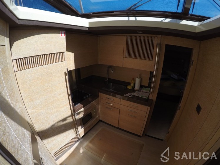 Azimut 47 - Yacht Charter Sailica