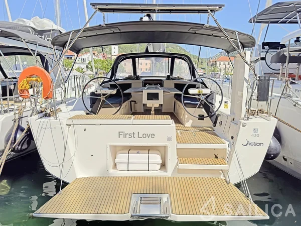 Dufour 430 - Yacht Charter Sailica