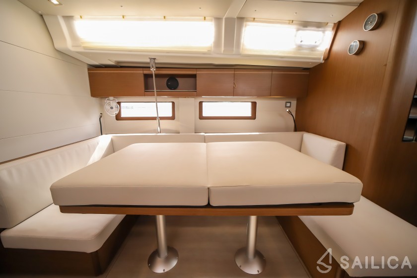 Oceanis 51.1 - Yacht Charter Sailica