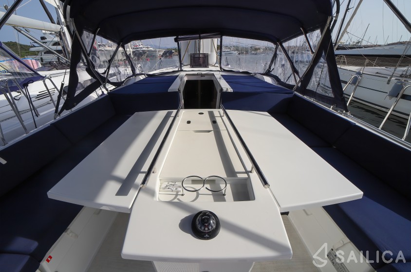 Oceanis 51.1 - Yacht Charter Sailica
